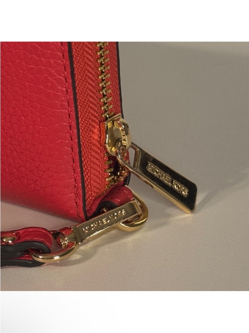 Low start Michael Kors Red Pebbled Leather Zip Around Wristlet Wallet Gold Logo - Picture 4 of 7